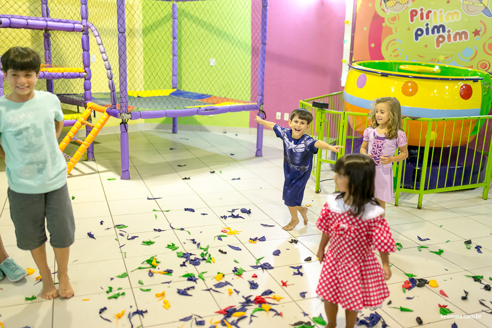 Fotográfo de aniversário infantil, 2015, Kell Maia, Vitória, ES, Arthur, 5 anos, estourando balões